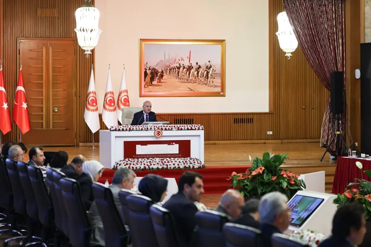 Komisyonda gerginlik: DEM Parti salonu terk etti