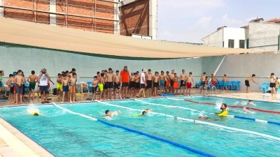 Kozluk'ta 1025 öğrenci yüzme eğitimi aldı