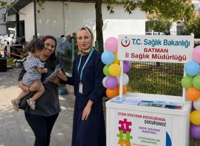 Kozluk'ta &ccedil;ocuk gelişimi ve otizm farkındalığı bilgilendirme standı kuruldu
