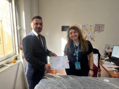 Kozluk'ta doktora teşekk&uuml;r belgesi verildi