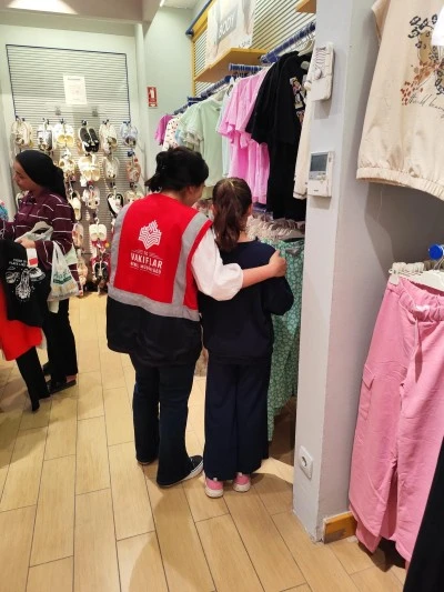 Kurban Bayramı &Ouml;ncesi 4 İlde Yetim ve &Ouml;ks&uuml;z &Ccedil;ocuklara Bayramlık Desteği