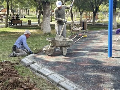 Kurtalan Belediyesi 15 Temmuz Demokrasi Parkı’nda Aydınlatma ve Bordür Çalışması Yaptı