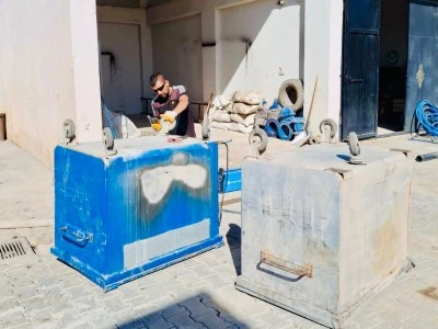 Kurtalan Belediyesi Zarar Gören Çöp Konteynerlerini Onarıyor