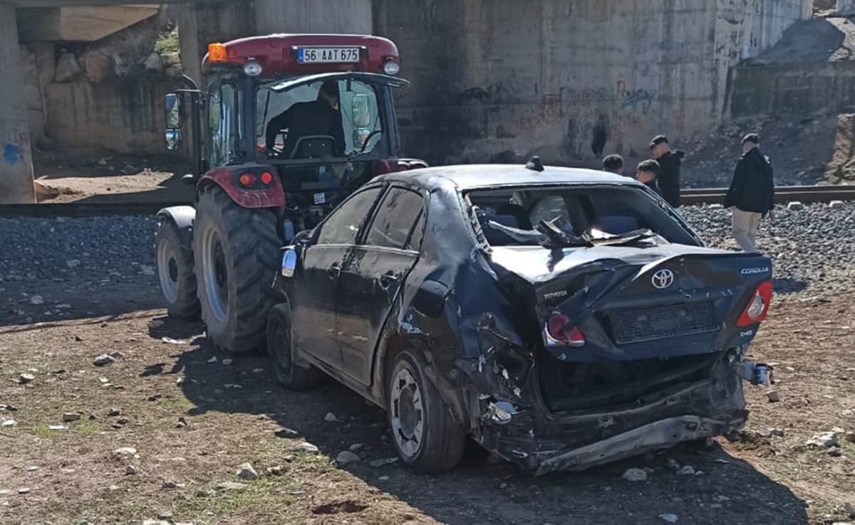 Kurtalan Çevre Yolu'nda Otomobil Köprüden Yuvarlandı: 2 Yaralı