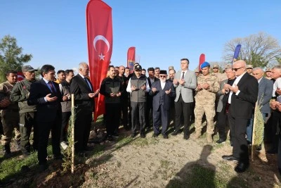 KURTALAN&rsquo;DA 1000 FİDAN TOPRAKLA BULUŞTU