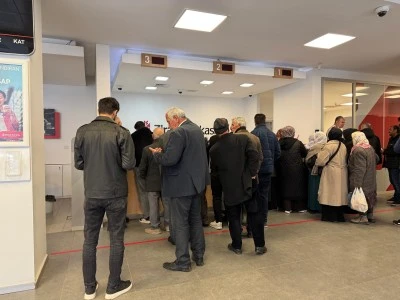 Kurtalan&rsquo;da banka sırası &ccedil;ilesi