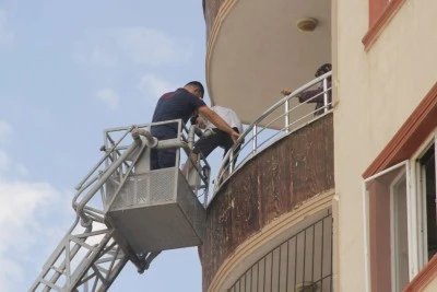 Kurtalan’da bir apartman dairesinde çıkan yangında 5 kişi dumandan etkilendi