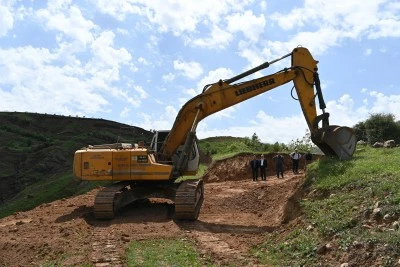 Kurtalan’da Cenazelerin Dik Yolda Taşınma Çilesi Sona Erdi