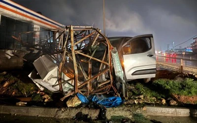 Kurtalan&rsquo;da Direksiyon Hakimiyetini Kaybeden S&uuml;r&uuml;c&uuml; Elektrik Direğine &Ccedil;arptı