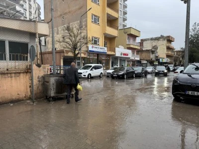 Kurtalan&rsquo;da Hava Aniden Değişti: Sağanak Yağış Hayatı Olumsuz Etkiledi