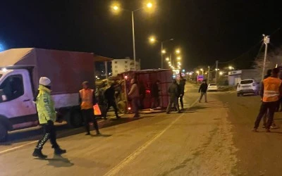 Kurtalan&rsquo;da kamyonet ile hafif ticari aracın &ccedil;arpıştığı kazada 4 kişi yaralandı