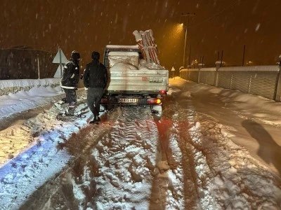 Kurtalan&rsquo;da Karda Mahsur Kalan İş&ccedil;iler Kurtarıldı