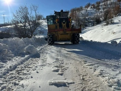 Kurtalan&rsquo;da Karla M&uuml;cadele &Ccedil;alışmaları S&uuml;r&uuml;yor