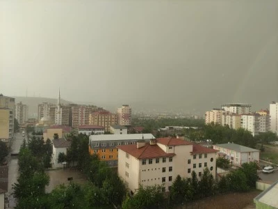 Kurtalan’da Kısa Süreli Dolu Yağışı Çiftçileri Korkuttu