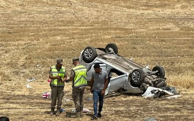 Kurtalan’da kontrolden çıkan otomobil tarlaya yuvarlandı