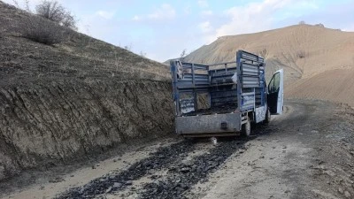 Kurtalan&rsquo;da K&ouml;y Yolu &Ccedil;ilesi! Vatandaş Kendi İmkanlarıyla &Ccedil;&ouml;z&uuml;m Arıyor