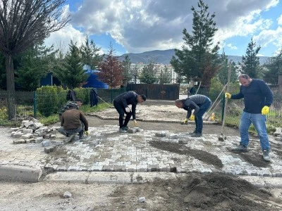 Kurtalan&rsquo;da Mezarlık Yolu Yenilendi