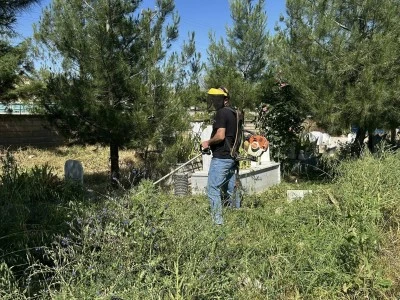 Kurtalan'da Mezarlıklarda Bakım &Ccedil;alışmaları Başladı