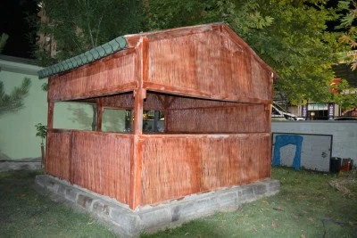 Kurtalan’da Müdür, Atıl Malzemelerden Kamelya Yaparak Vatandaşların Hizmetine Sundu