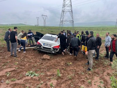Kurtalan&rsquo;da otomobil ile kamyonetin &ccedil;arpıştığı kazada 2 kişi &ouml;l&uuml;, 3 kişi yaralandı