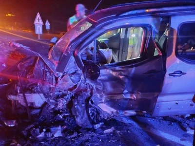 Kurtalan’da otomobil ile ticari aracın çarpıştığı kazada 2 kişi yaralandı