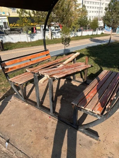 Kurtalan’da Park Kamelyaları Tahrip Edildi