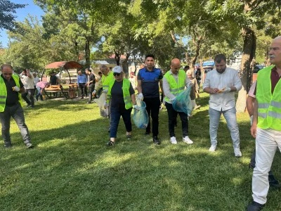 Kurtalan’da Parklar El Birliğiyle Temizlendi