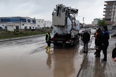 Kurtalan'da sağanak sonrası belediye ekipleri teyakkuza geçti