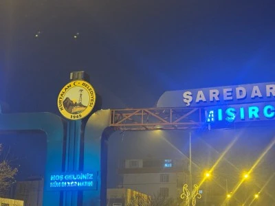 Kurtalan&rsquo;da Şehir Tagına Kamyon &Ccedil;arptı!