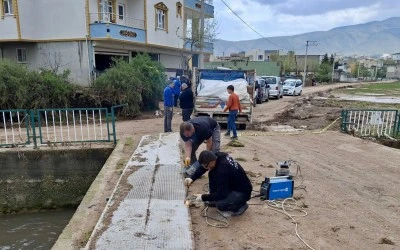 Kurtalan&rsquo;da Selin Zarar Verdiği Dere Yataklarındaki Korkuluklar Onarılıyor