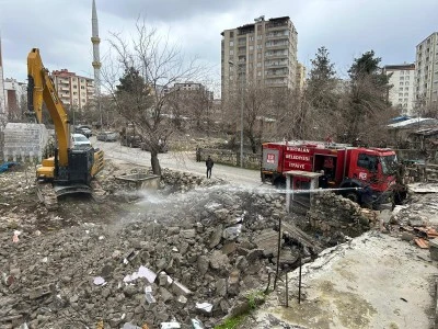Kurtalan&rsquo;da Tehlike Sa&ccedil;an Bina Yıkıldı