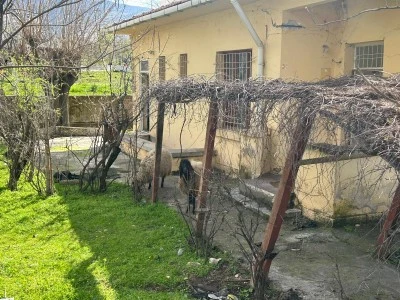 Kurtalan&rsquo;da Tescilli Tarihi Bina Kaderine Terk Edildi Bah&ccedil;esi Otlak Oldu