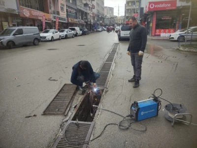 Kurtalan&rsquo;ın en işlek caddesindeki mazgallar onarıldı