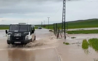 Kurtalan&ndash;Kayabağlar yolunda taşkın!