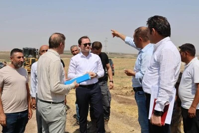 Kurtalan Kaymakamı Başara, K&ouml;y Yolundaki Asfalt &Ccedil;alışmalarını İnceledi