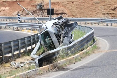 Kurtalan-Siirt Yolunda Orta Refüje Çarpan Otomobil Takla Attı