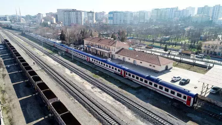 Kurtalan Tren Garı Etrafına Beton Duvar Örülecek