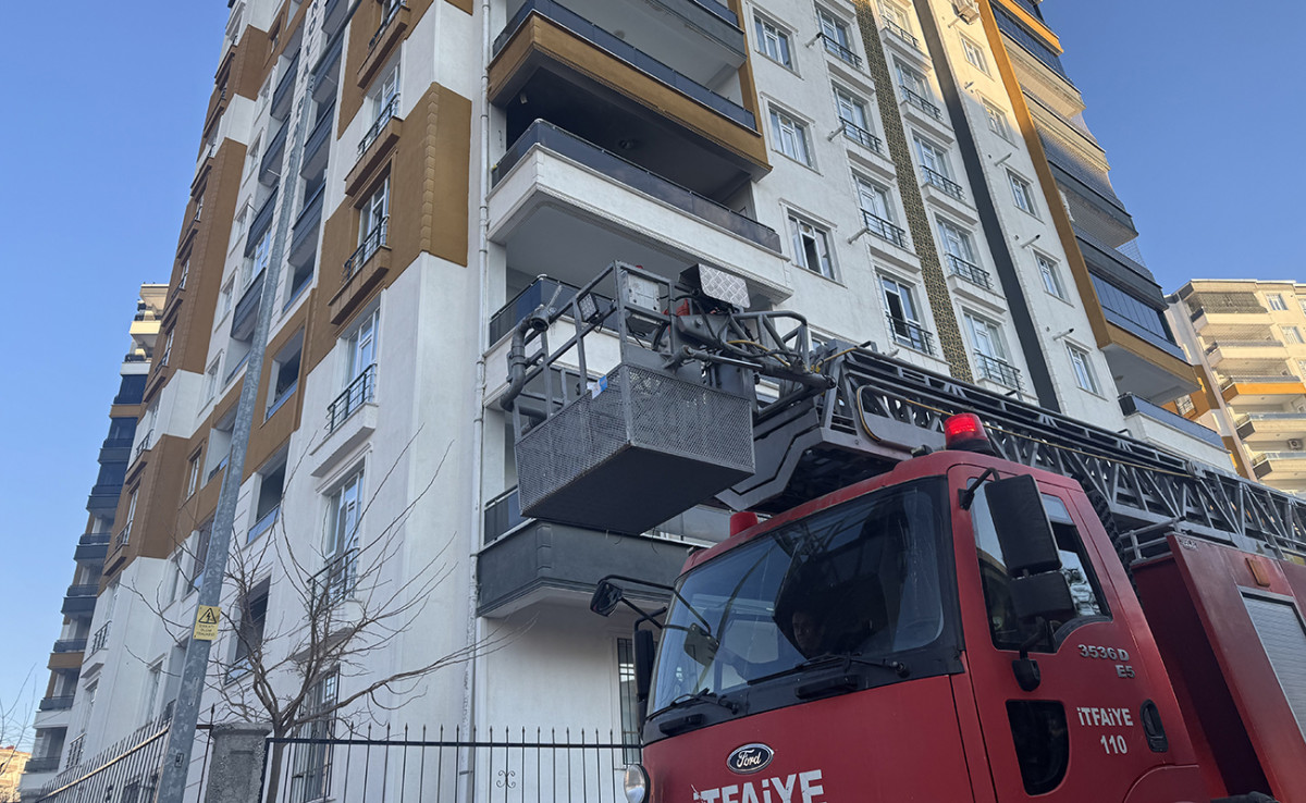 Kurtalan’da Balkon Yangını Paniğe Neden Oldu