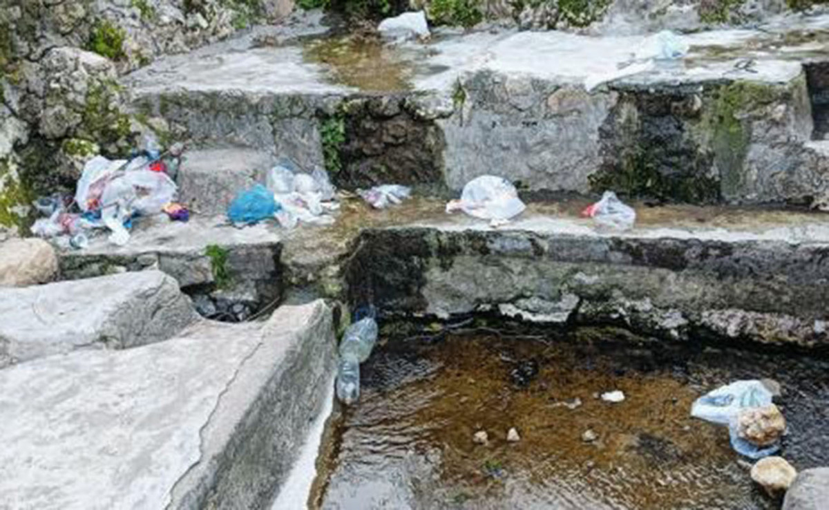 Kurtalan'da Doğal Kaynak Suyu İçin Gelenler Çevreyi Kirletiyor