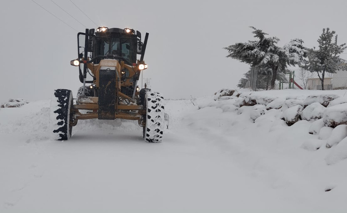 Kurtalan'da kar yağışı nedeniyle 8 köyün yolu ulaşıma kapandı