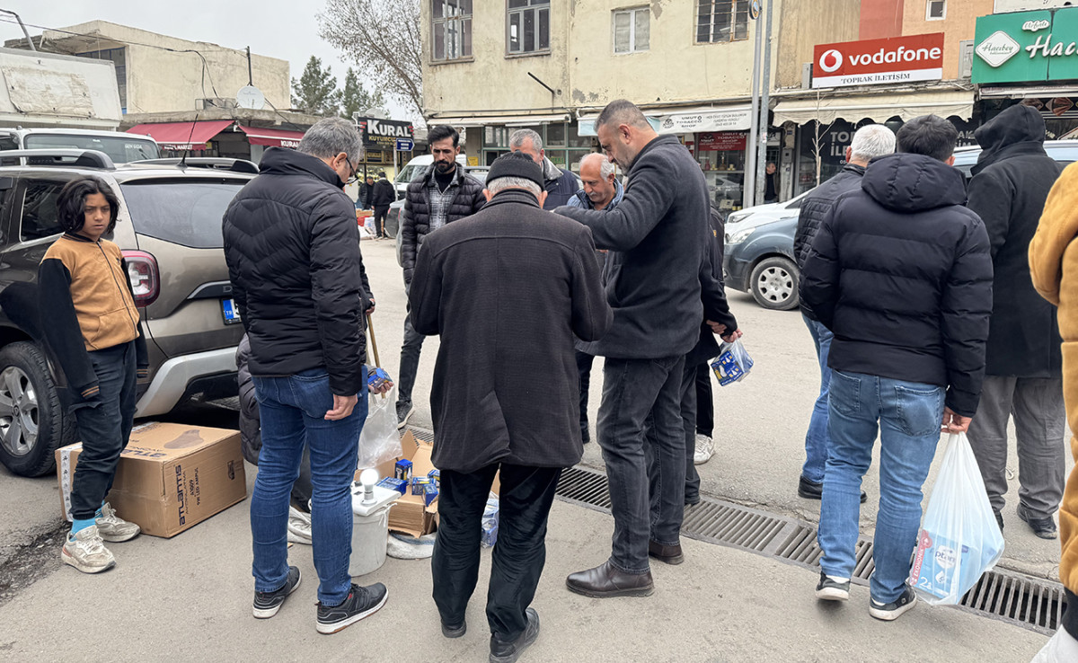 Kurtalan’da ucuz ampule yoğun ilgi, kısa sürede tükendi