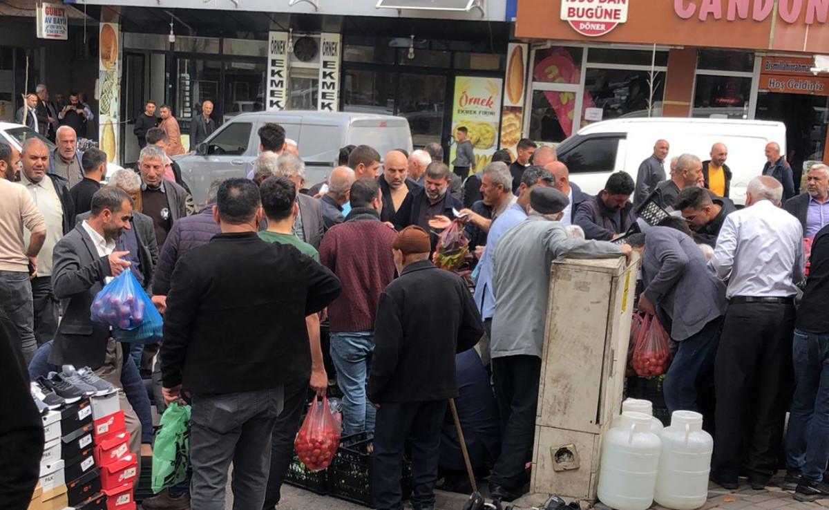 Kurtalan’da Ucuz Domates Kuyruğu!