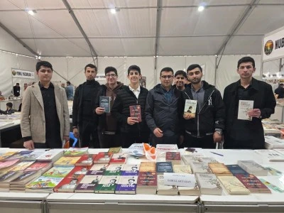 Kurtalanlı Eğitimci Yazar Taşan, Kitap Fuarında Okuyucularıyla Buluştu