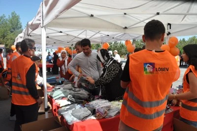 LÖSEV'in &quot;İyilik Tırı&quot; Mardin'e geldi