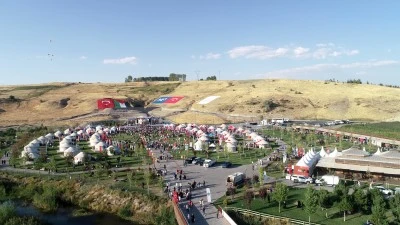 Malazgirt Zaferi birçok ilden misafiri Ahlat'ta buluşturdu