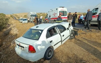 Mardin'de 2 otomobilin çarpıştığı kazada 4 kişi yaralandı