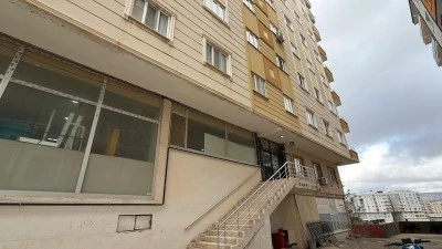 Mardin'de 4 kadının apartmandaki hırsızlık girişimi g&uuml;venlik kamerasında