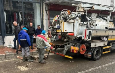 Mardin'de belediye ekiplerinden sağanak sonrası çalışma