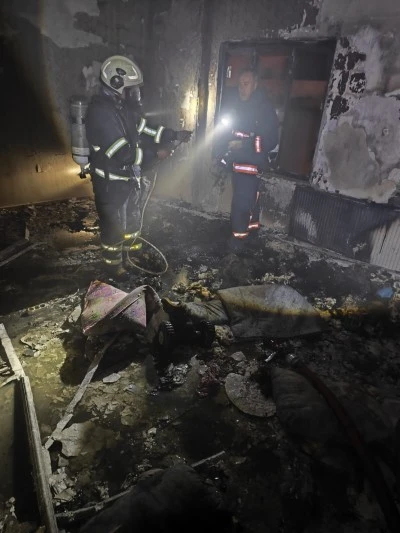 Mardin'de bir apartmanda çıkan yangında 2 kişi dumandan etkilendi