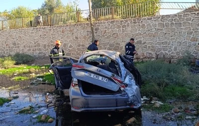 Mardin'de dere yatağına düşen otomobildeki 3 kişi yaralandı